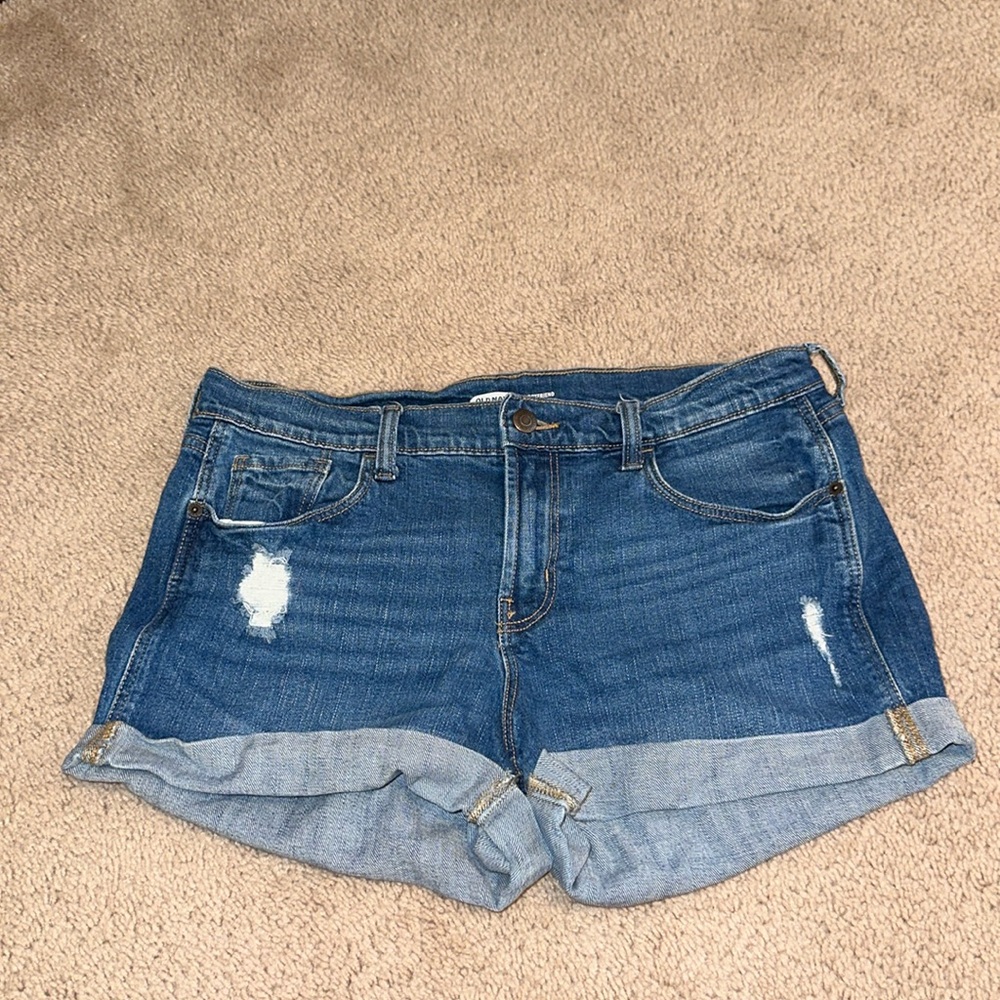 Old Navy boyfriend denim shorts.